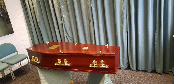 Mahogany veneer coffin with Oscar bar furnishings